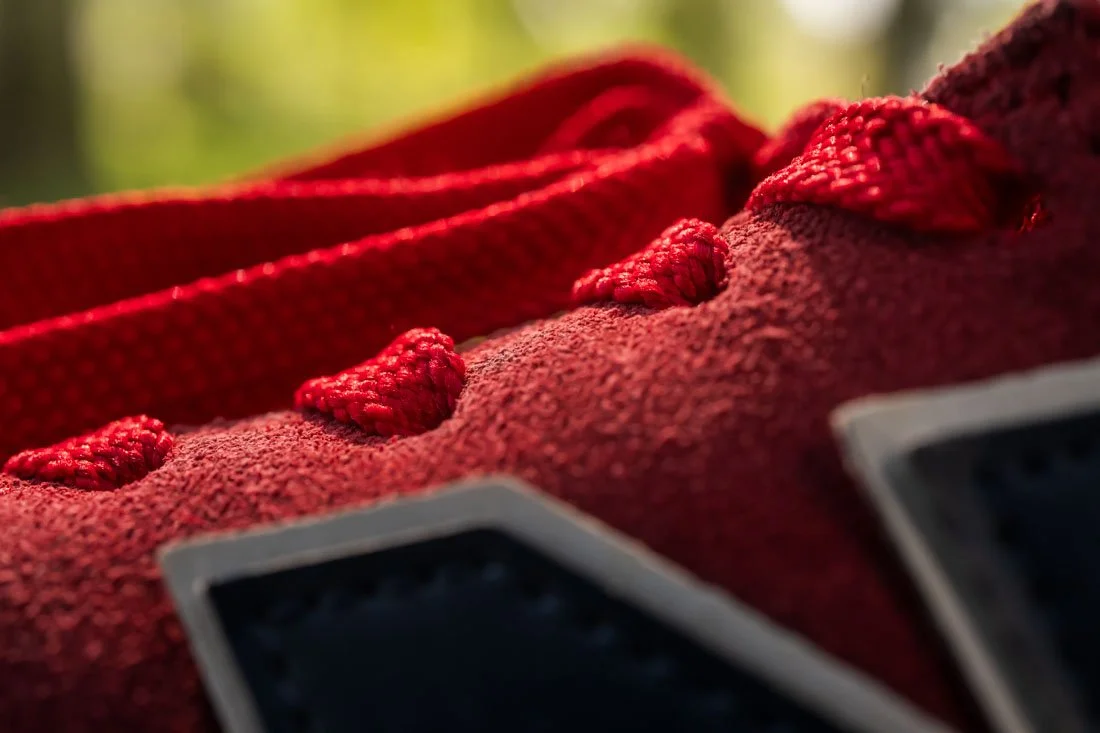 SNEAKERHEAD RED NEW BALANCE 574 LACES AND DETAILS