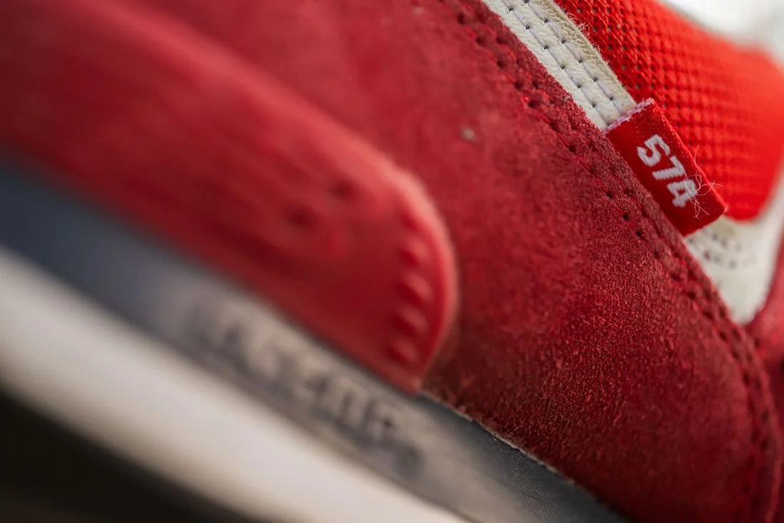 SNEAKERHEAD RED NEW BALANCE 574 SIDE 574 TAG