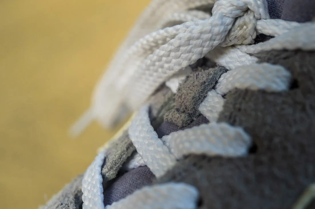 NEW BALANCE 574 2024 SNEAKER RELEASES LILAC LACES DETAIL
