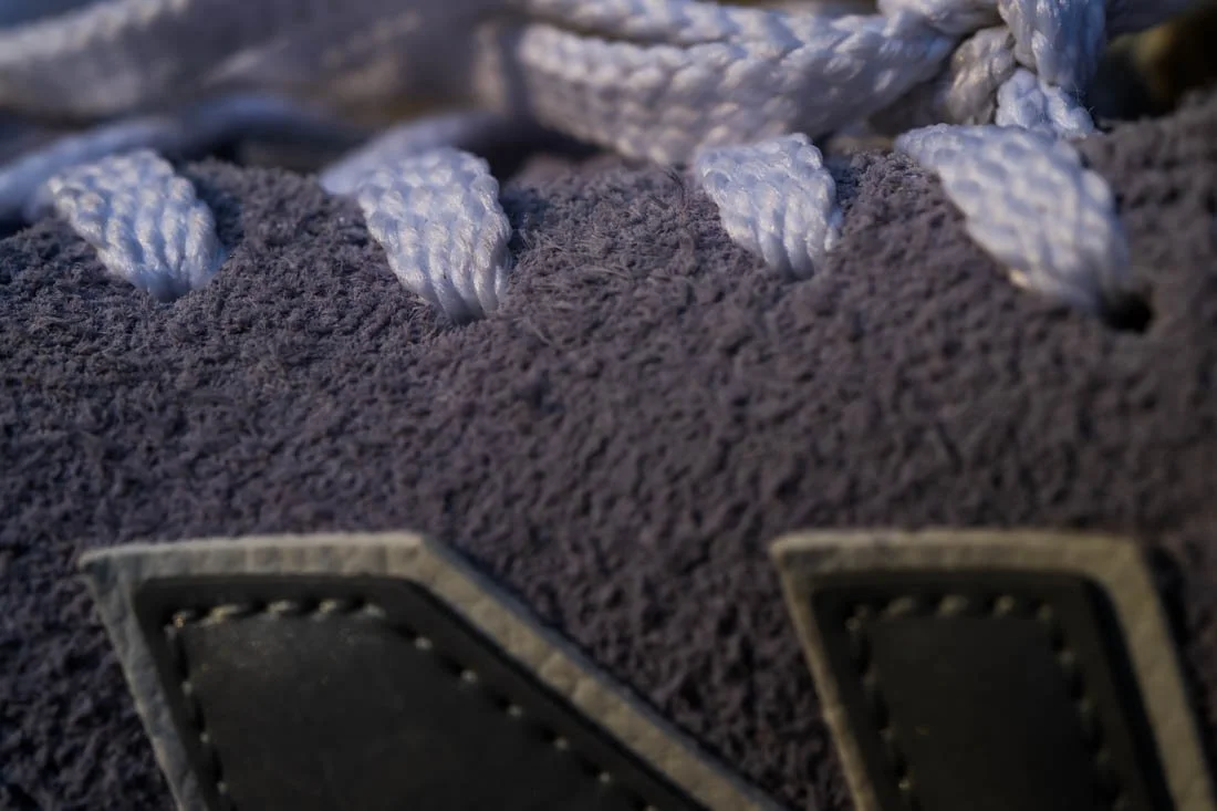 NEW BALANCE 574 2024 SNEAKER RELEASES LILAC CLOSEUP OF LACES IN LOOPHOLES