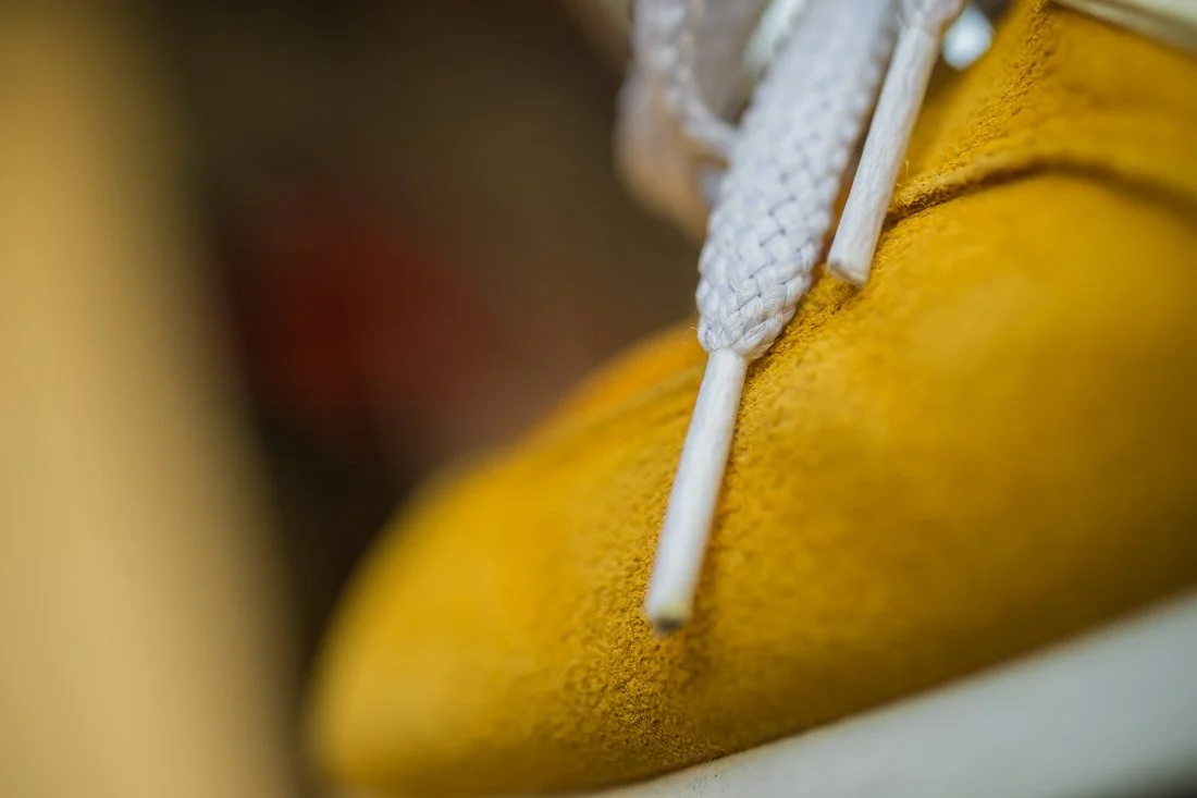 SNEAKERHEAD PHOTOGRAPHY NEW BALANCE 574 LACES TIPS CLOSE UP ON TOE