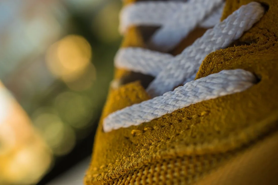 SNEAKERHEAD PHOTOGRAPHY NEW BALANCE 574 LACES CLOSE UP 