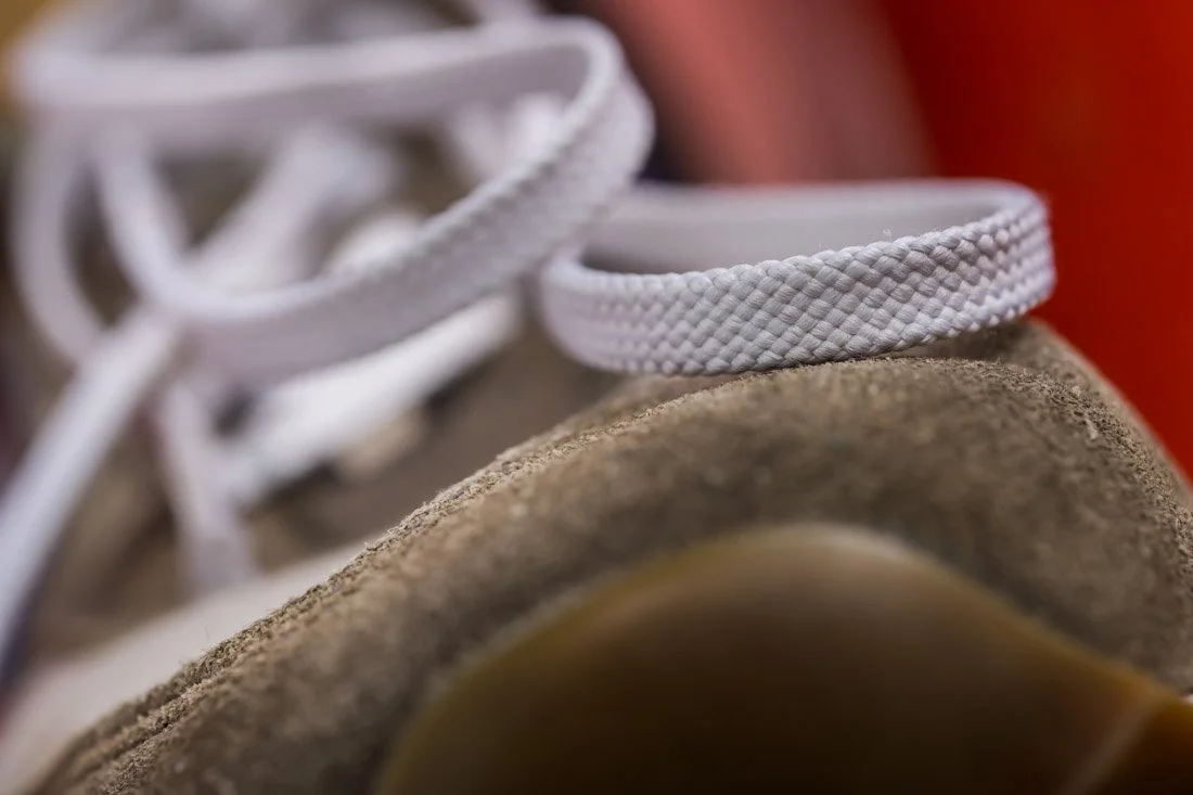new balance 574 sneakerhead classic design laces detail