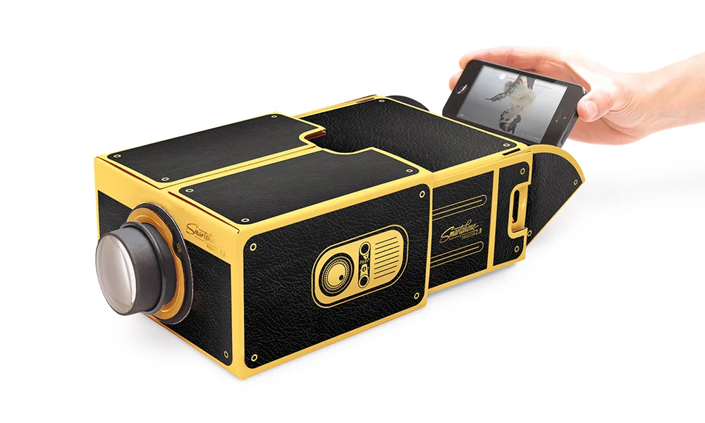 smartphone_projector_gold_hand