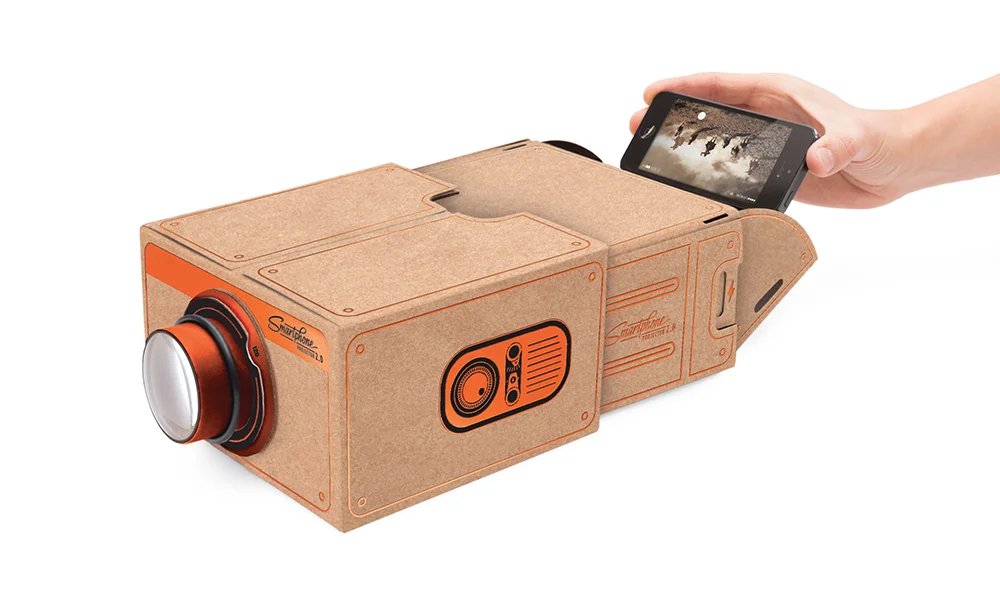 smartphone_projector_copper_hand