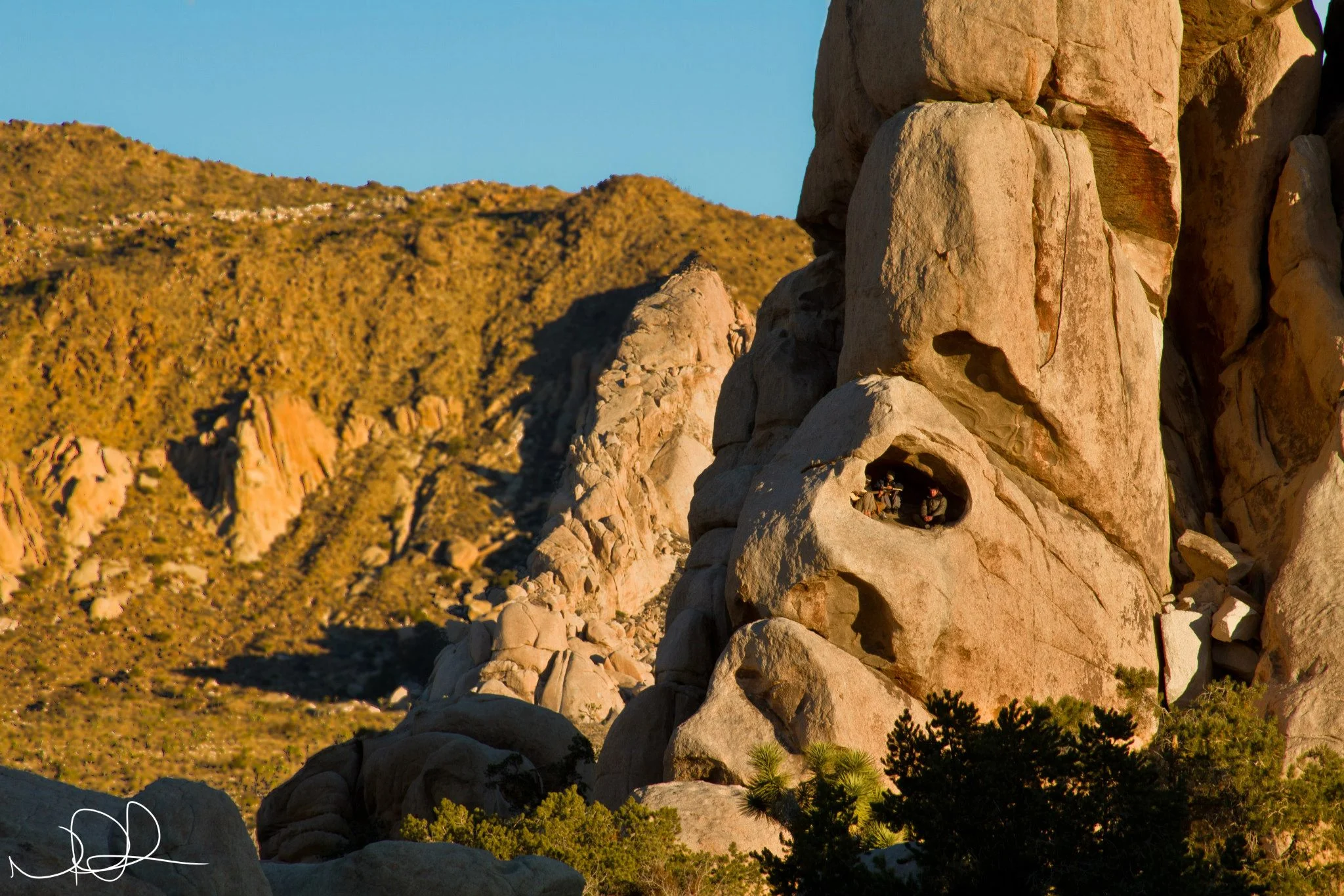 joshua tree rock hole.jpg