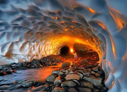 snow cave light.jpg