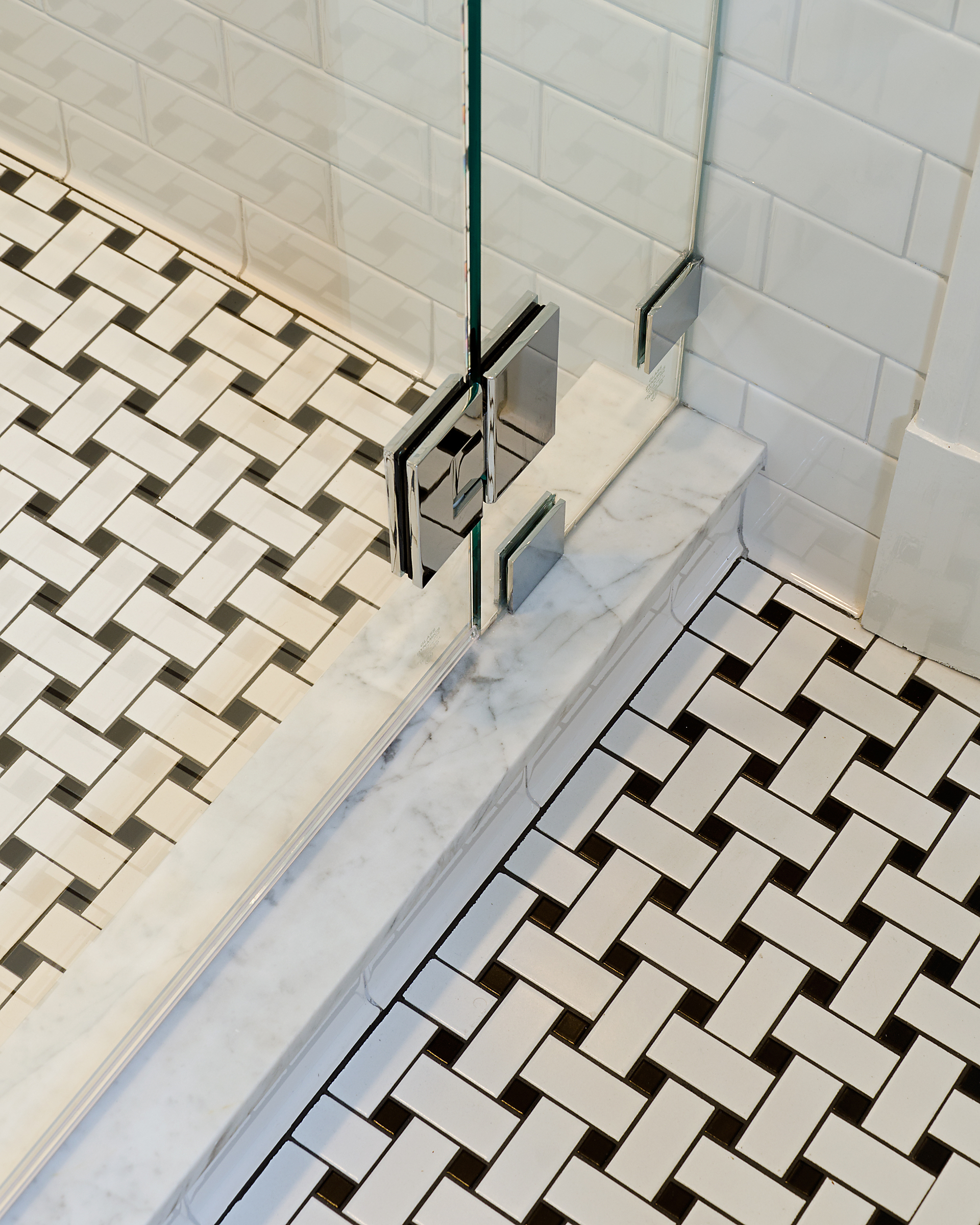 Haines-MastrBath-4192012-shower-hinge-detail-closed.jpg