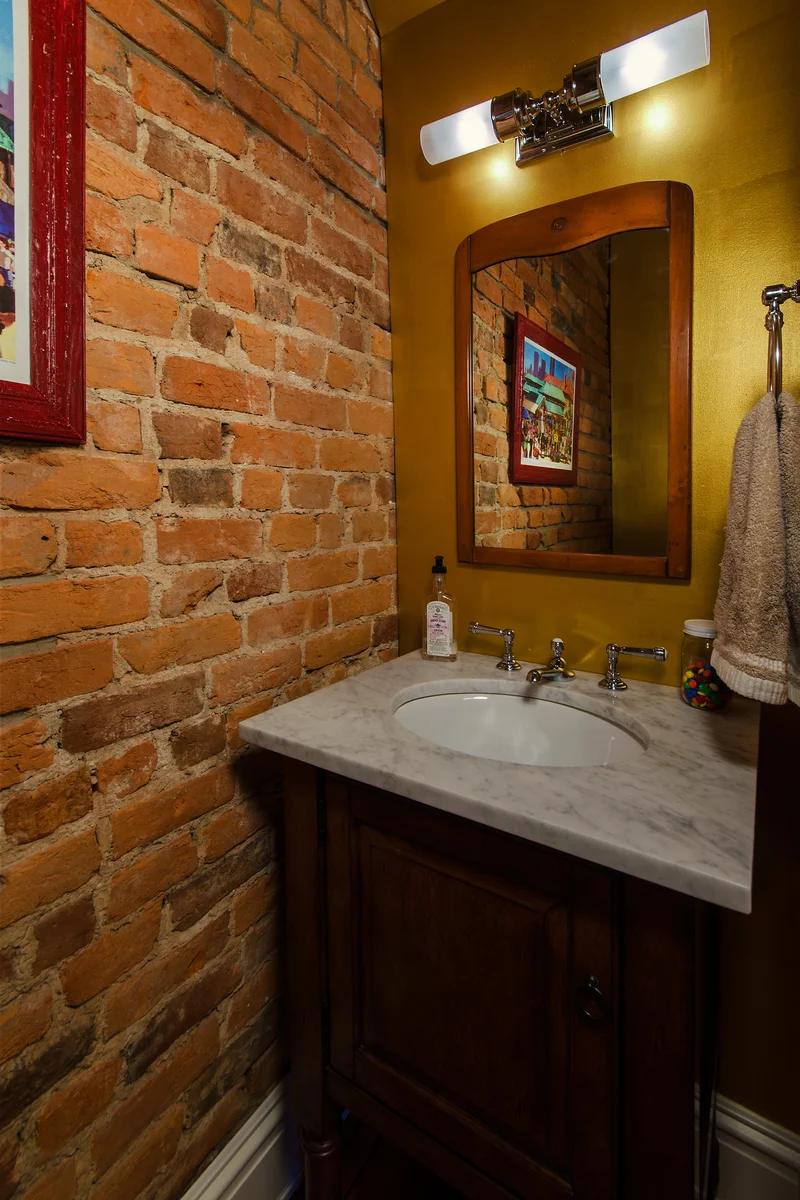 Haines-Colfer-Under-stairs-powder-room-4513.jpg