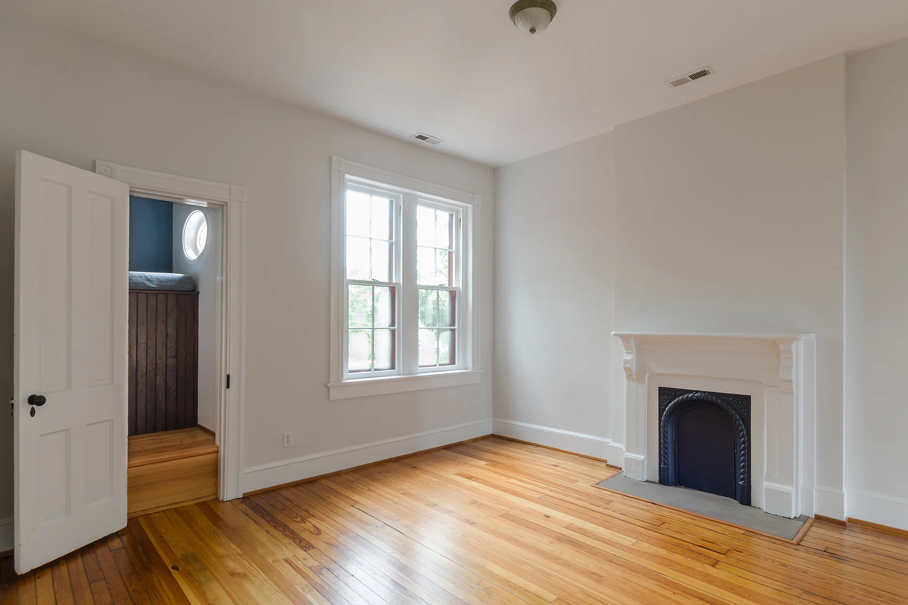 Haines_bedroom.jpg