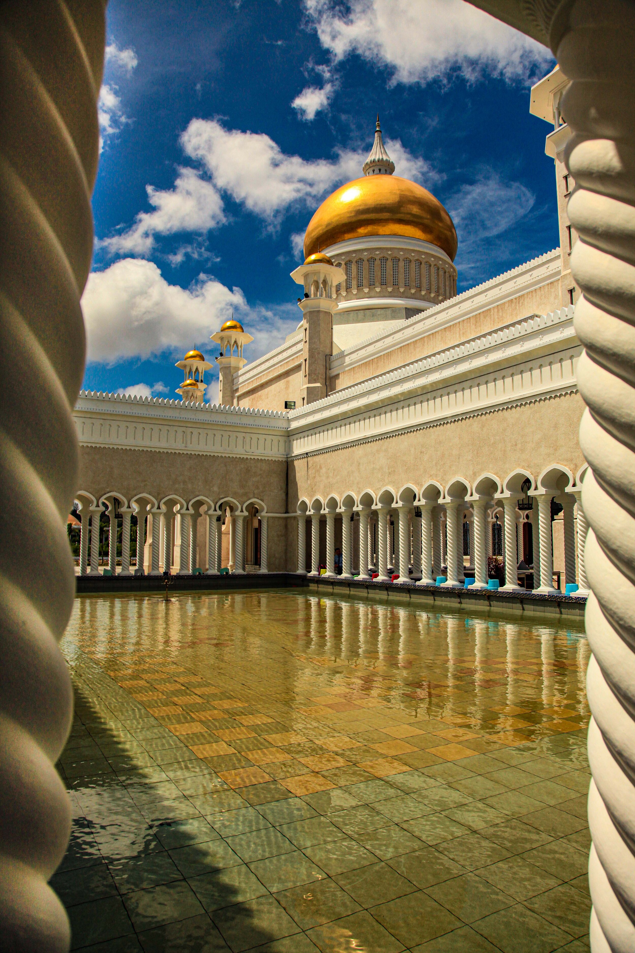  Jame Asr Hassanif Bolkiah Mosque, Muara, Brunei         