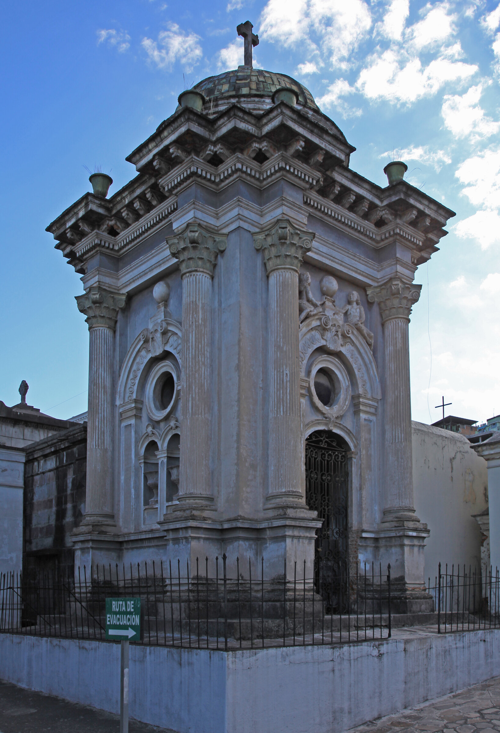  Cemeterio de San Diego, Quito, Ecuador 