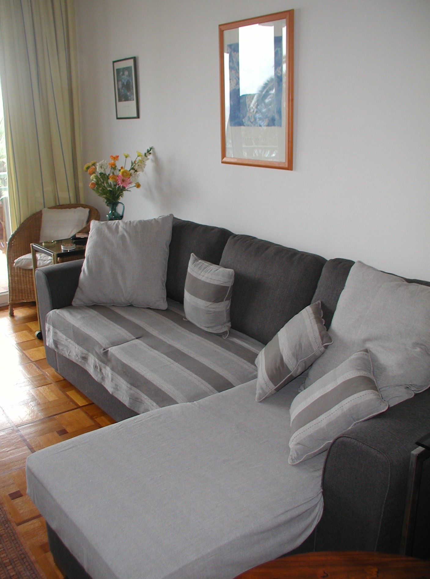 LivingRoom2.JPG