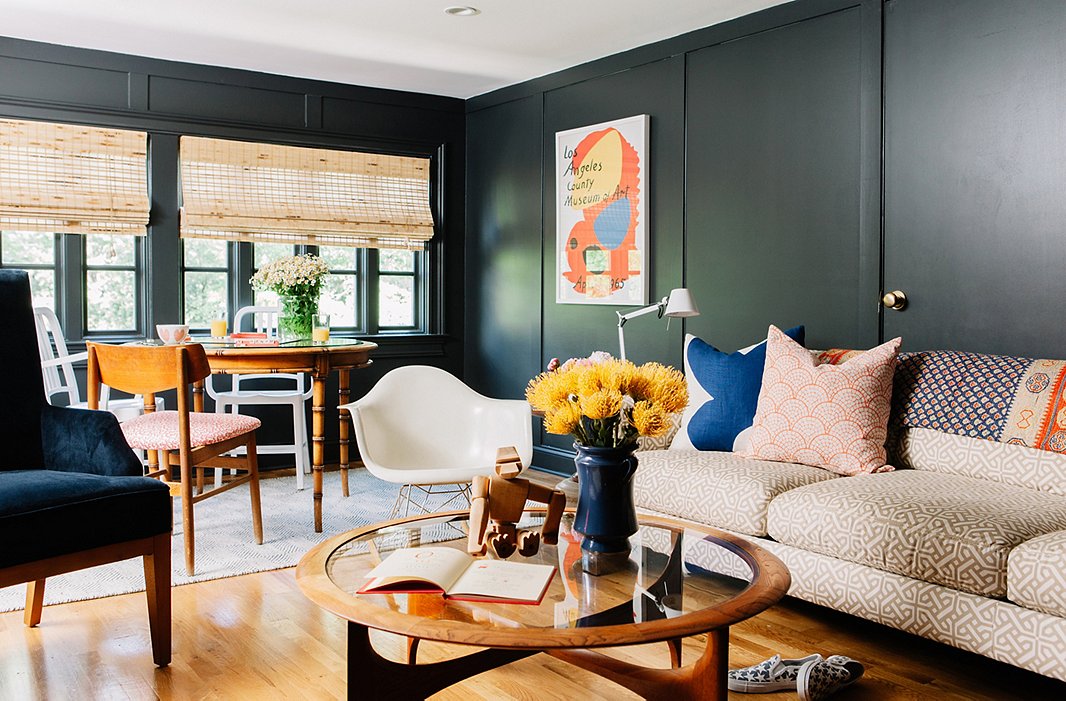 The blues and oranges look so beautiful contrasting the otherwise neutral pallete. 