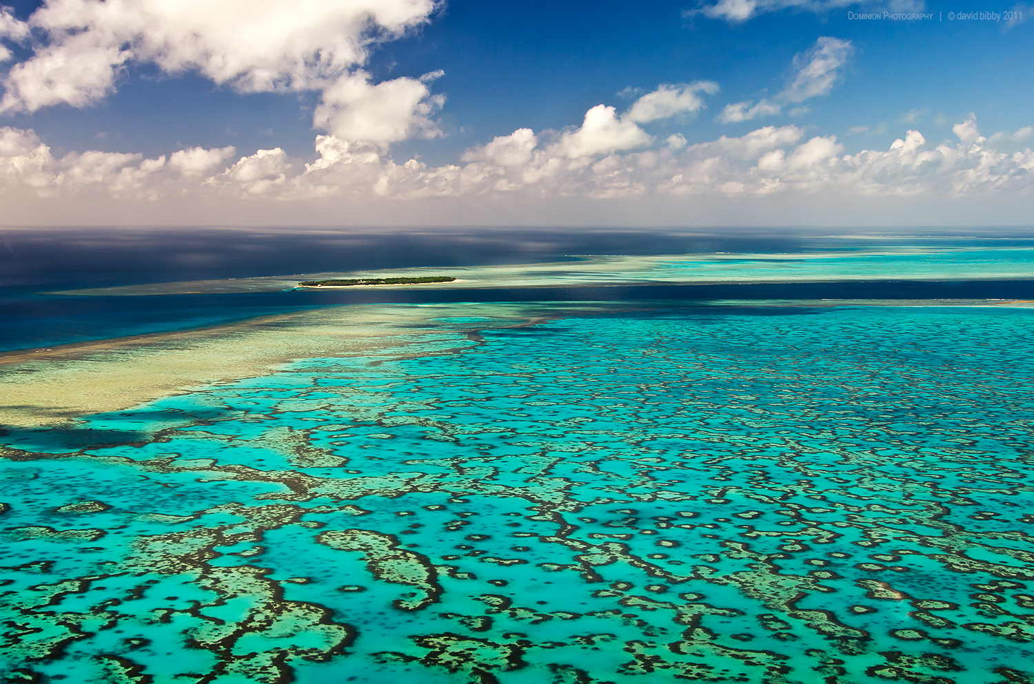  View across Wistari Reef while approaching Heron Island by helicopter. Great Barrier Reef. 