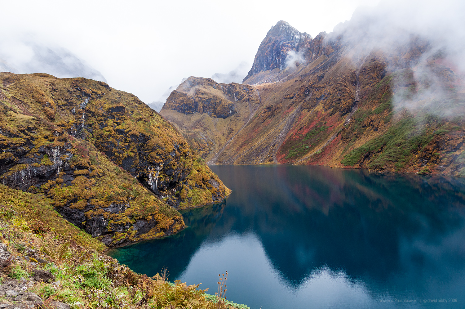  One of many amazing lakes during the descent from (Thampe La, 4665m) to Maurothang. Snowman Trek. 