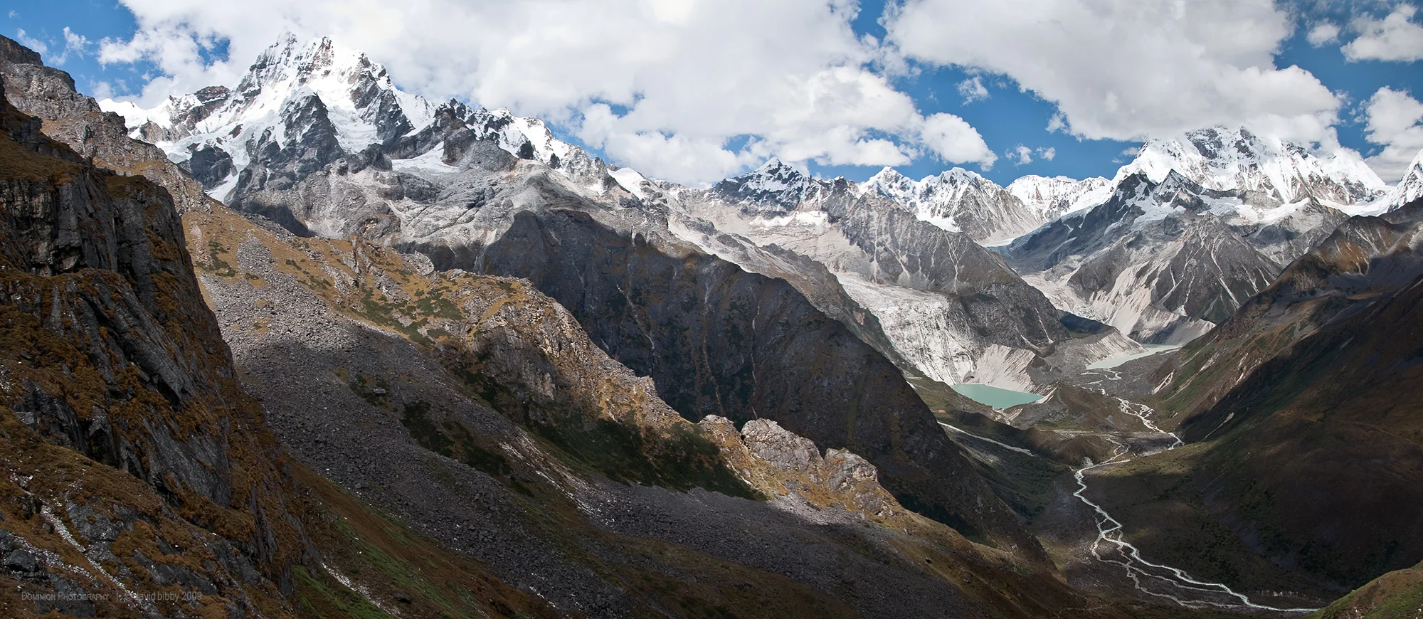 Descending to the Tang Chhu. Snowman trek.