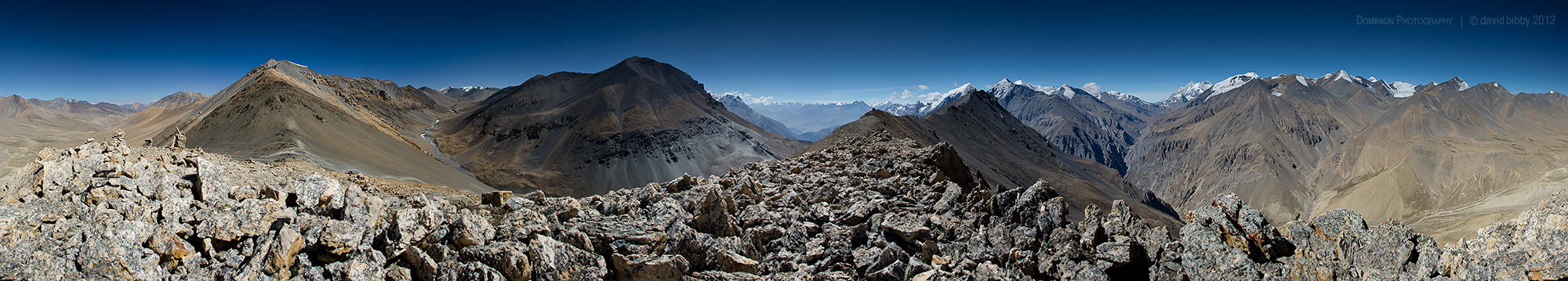  A 360 degree view from a small peak (about 5600m) above the Jungben La (5550m). Dhaulagiri Himal in the distance at right. Mustang / Dolpa districts. 