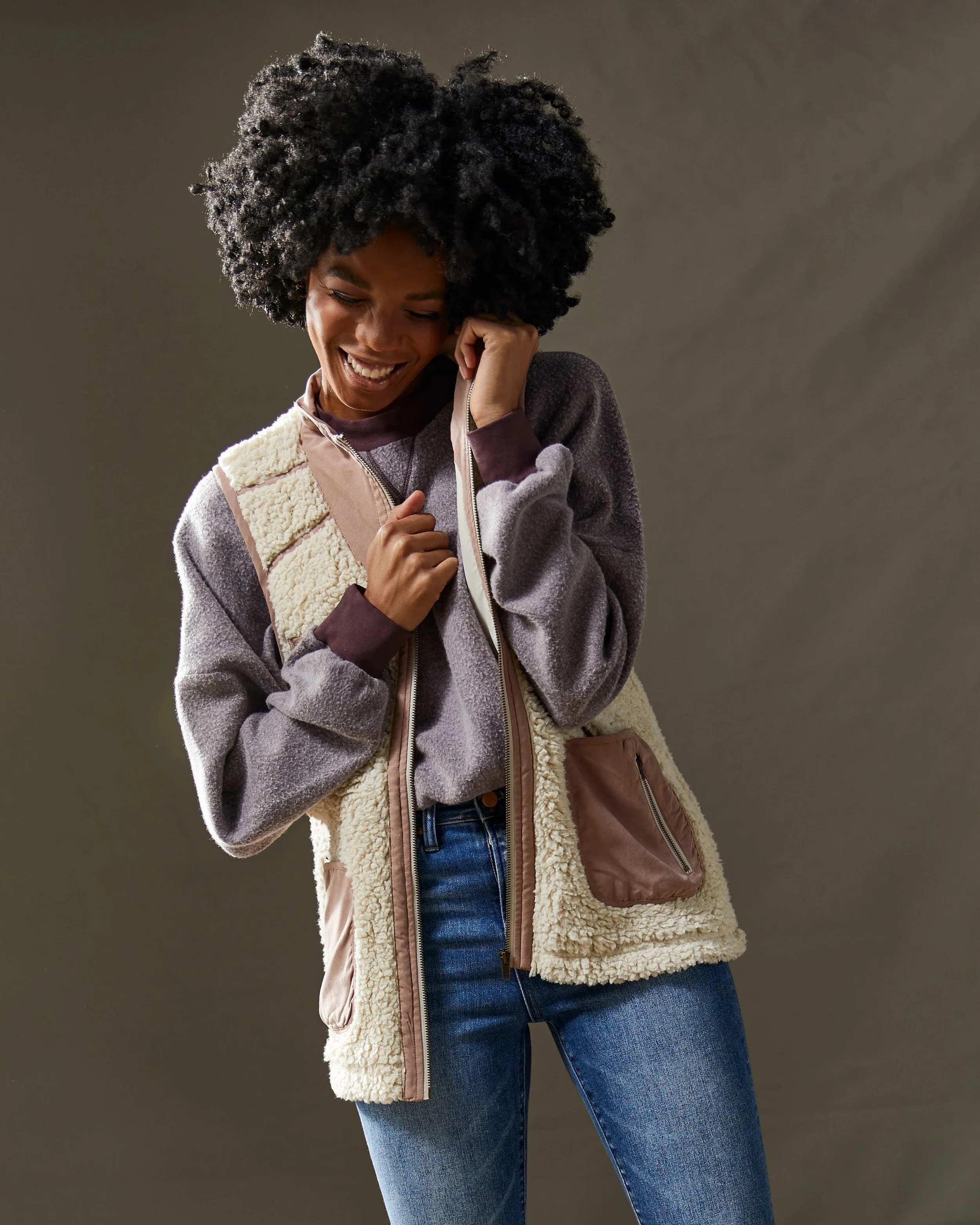 101822_Style_Winter_BAU_SimplyTheVest_7607.jpg