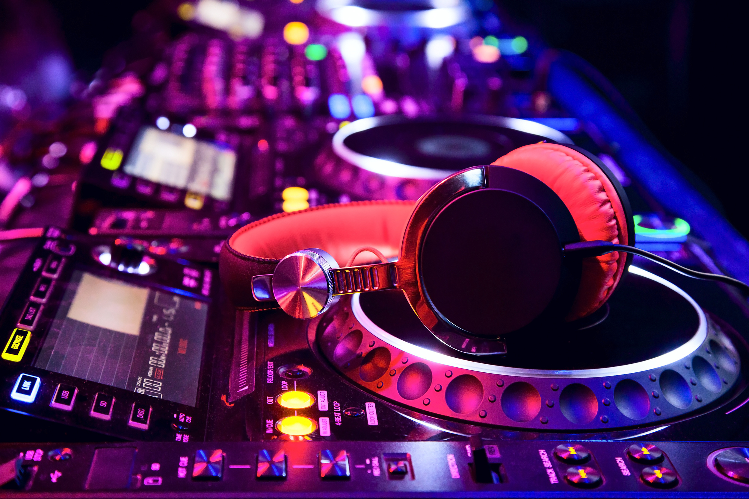 Dj mixer with headphones