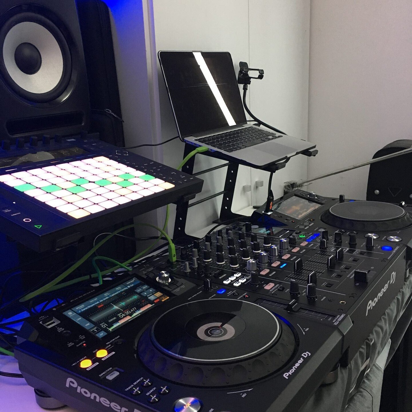 本課程使用各式先鋒DJ 器材包括 rekordbox DJ 軟體，以及DDJ RX / DDJ RB 讓你可以全面瞭解更多現場演出的手法，成為百大DJ的過人身手。 &ldquo;由上往下收看本單元就可以很 ...

http://online2014.squarespace.com/pioneer-dj#ableton-download-1