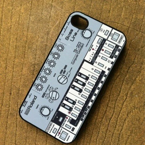 http://www.live4school.com/online
LIVE SCHOOL is an EDM and DJ school in the world
我們致力推廣 數位音樂 結合 VJ視覺
老師 曾到中山大學、朝陽科大、台中科大、長榮大學、雲林科大、嘉南藥理大學、崑山科大、亞太創意技術學院，辦理學校數位音樂及VJ 講座推廣;以及受邀至(台北)師大附中、(台中)文華高中、(高雄)鳳新高中、(桃園)中壢高中辦理Launchpad 數位控制器推廣講座。
老師海外的學員有馬來西亞、大陸、