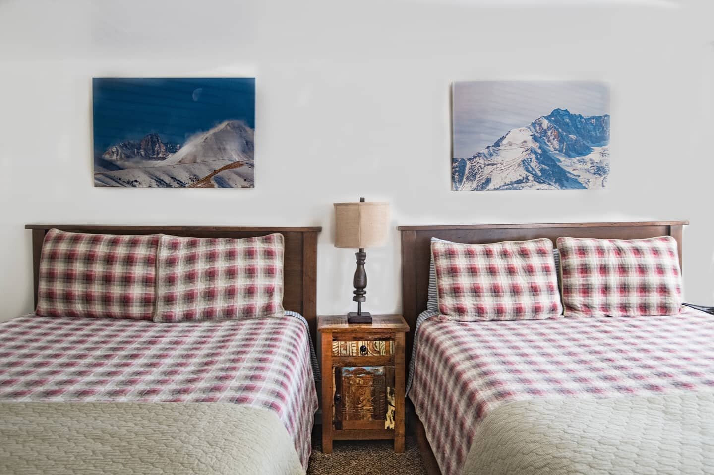 Cabin 1 (Shepherd) is ideal if you are a family or pair of friends traveling with a dog. We are  listening to all of our guest feedback and  have been adding laptop work spaces to all of our cabins!
.
.
.
#easternsierra #highway395 #395#sierranevada 