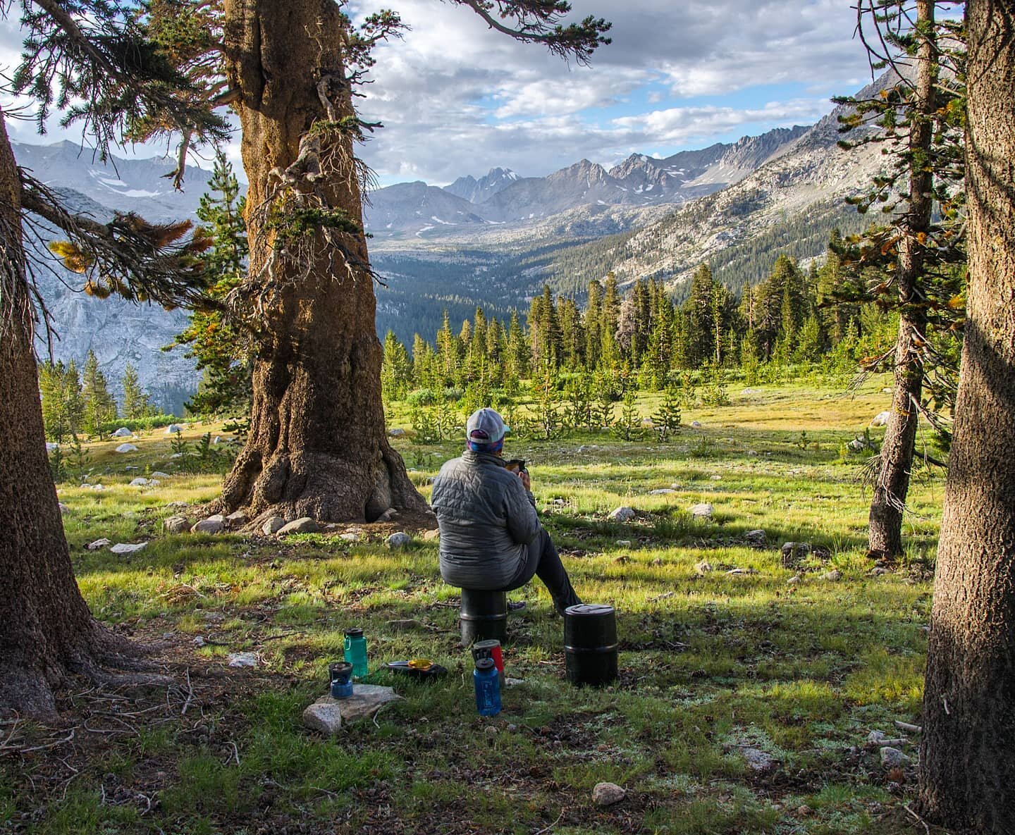 Our owner Lauralyn enjoying a hot cup of tea and looking back at Mather Pass in 2017 ☕ what's your favorite pass on the JMT?
.
.
.
#easternsierra #highway395 #pctresupply #johnmuirtrail #hikertrash #thruhiker #hikecalifornia #johnmuirtrail2021 #thruh