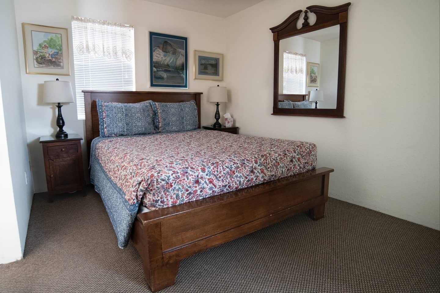 The Paiute Suite (cabin #7) is ideal for any mountain getaway. It has a bathtub, sleeps 3 (1 queen bed and a couch) and comes with a fully stocked and equipped kitchen. 
.
.
.
#easternsierra #highway395 #395#sierranevada #exploreinyocounty#visitinyoc