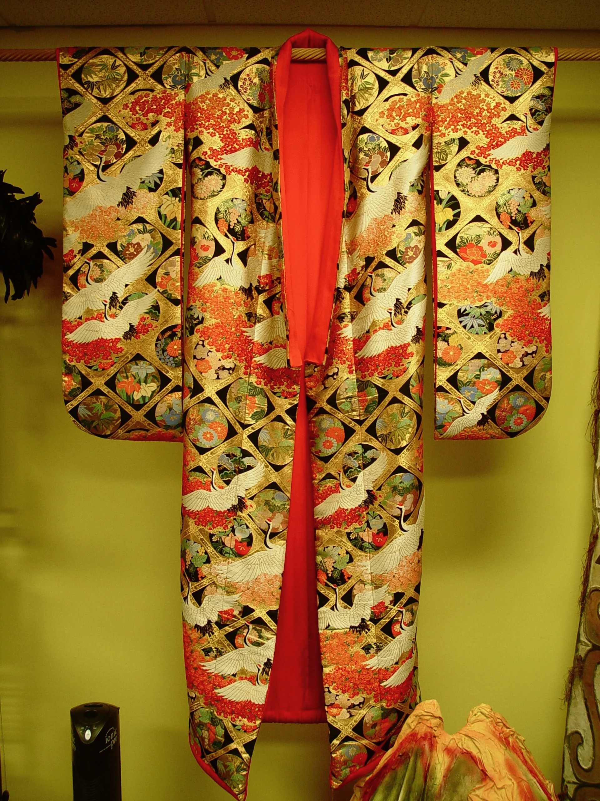 kimono+rental+nj+ny+pa+asian+themed+props+decor+event+design+eggsotic+events.jpeg