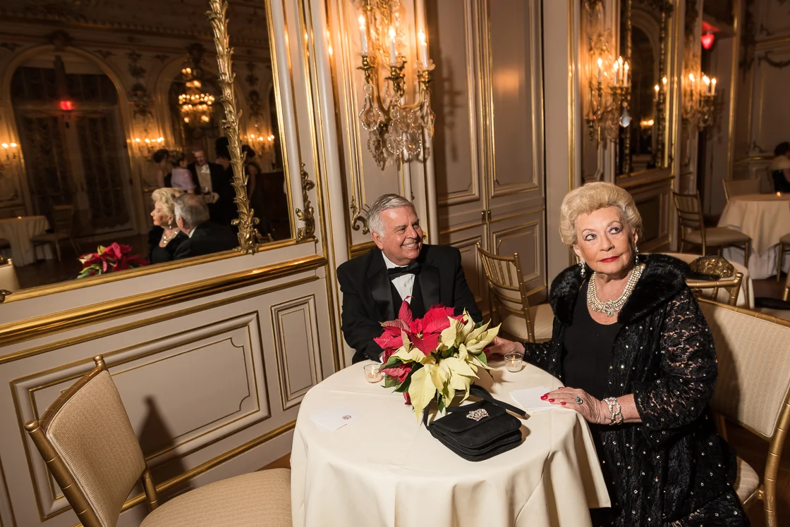 Richard Grodine and Maryellen von Eichenwald enjoy cocktails in the grand ballroom.