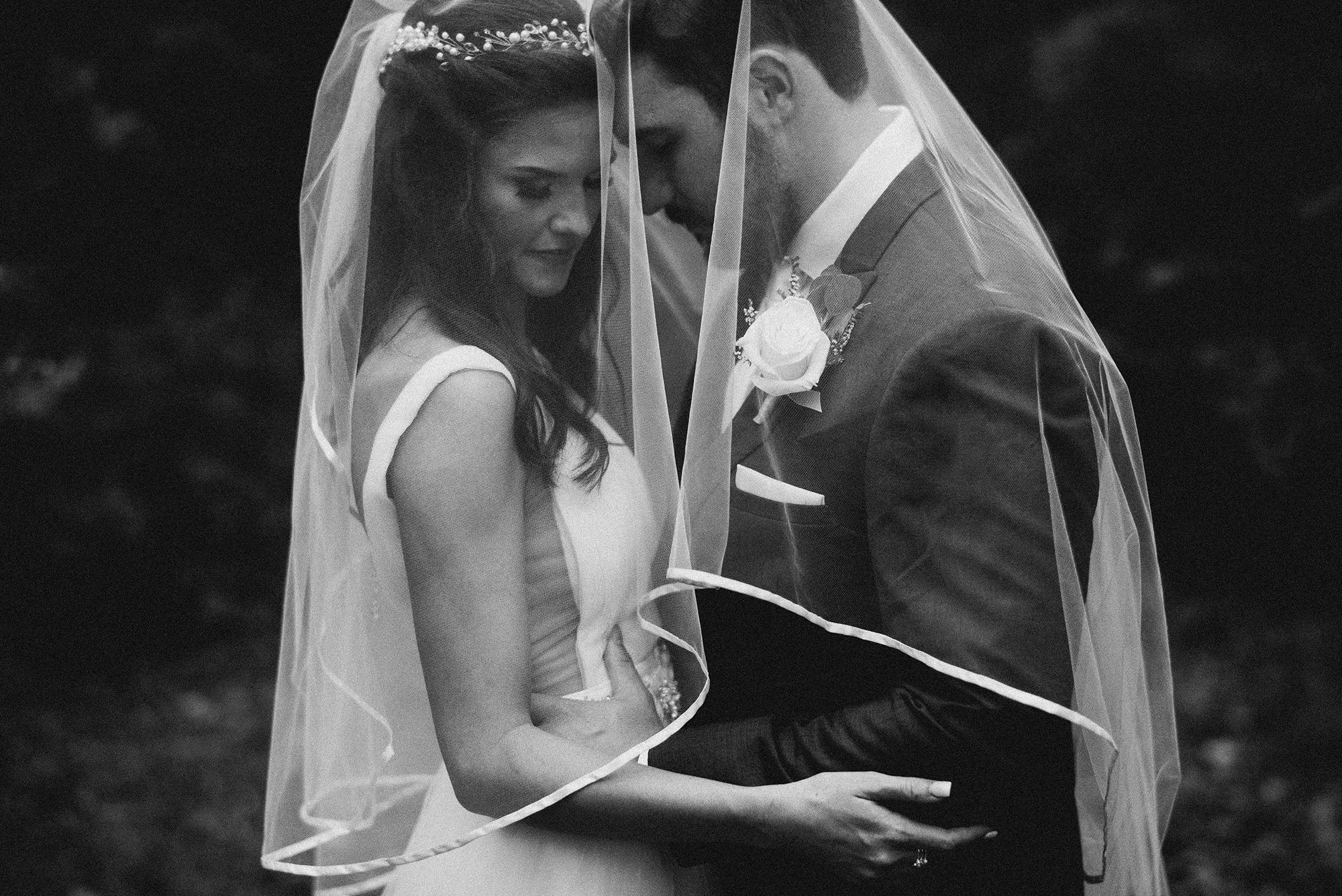 Zach Eaton Sara Albrecht Rusty Wright Auburn Kansas City Back Yard Wedding Photographer
