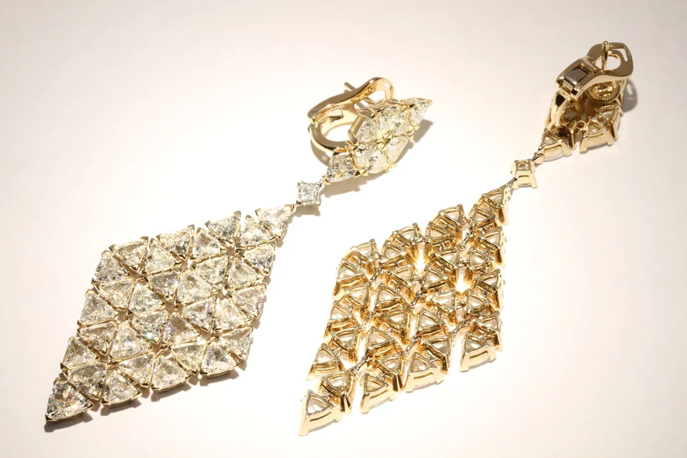 Fine jewelry from the existing mmm.tv archive