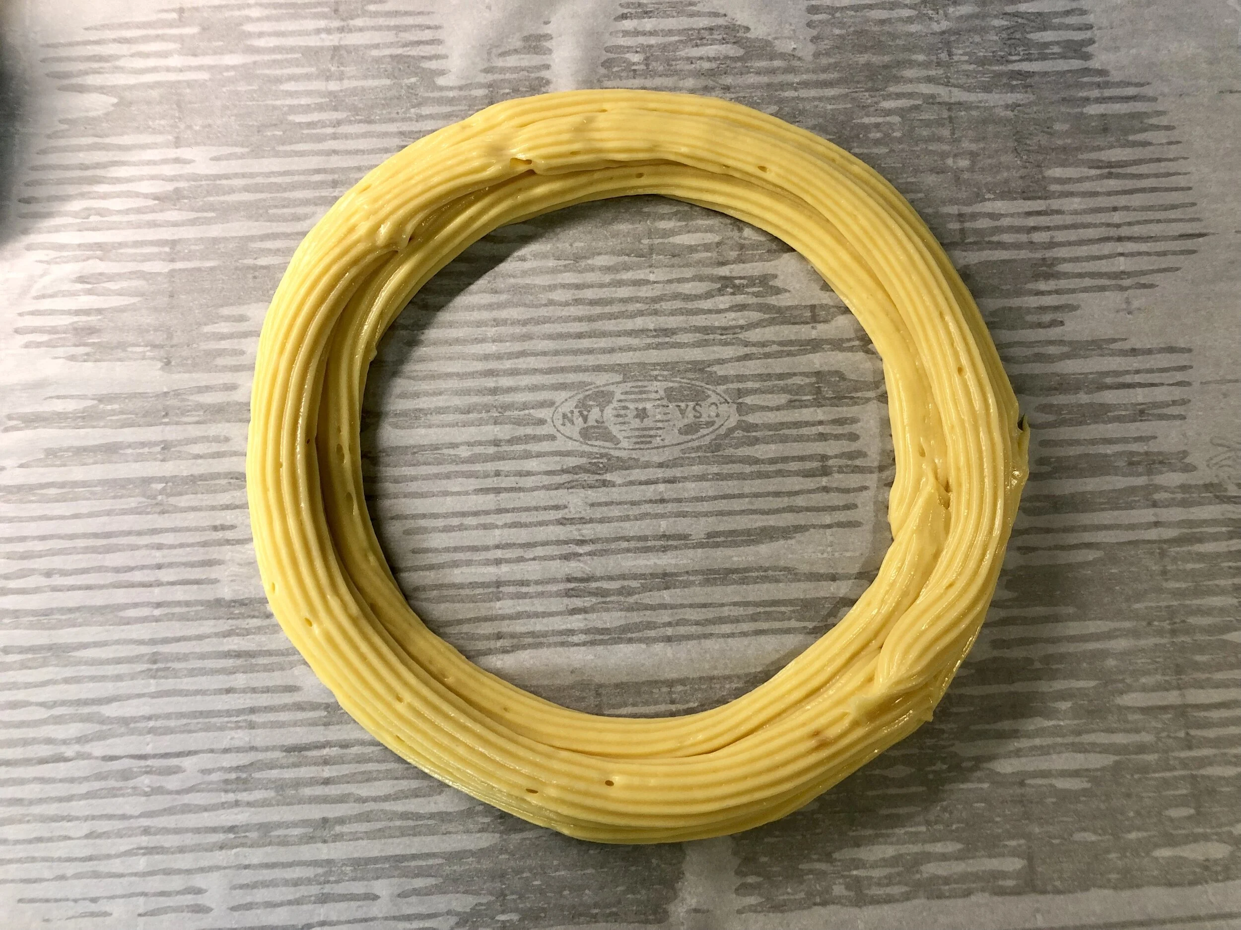 Pipe out three rings on a 9” traced circle. Outside ring, inside ring, top ring.