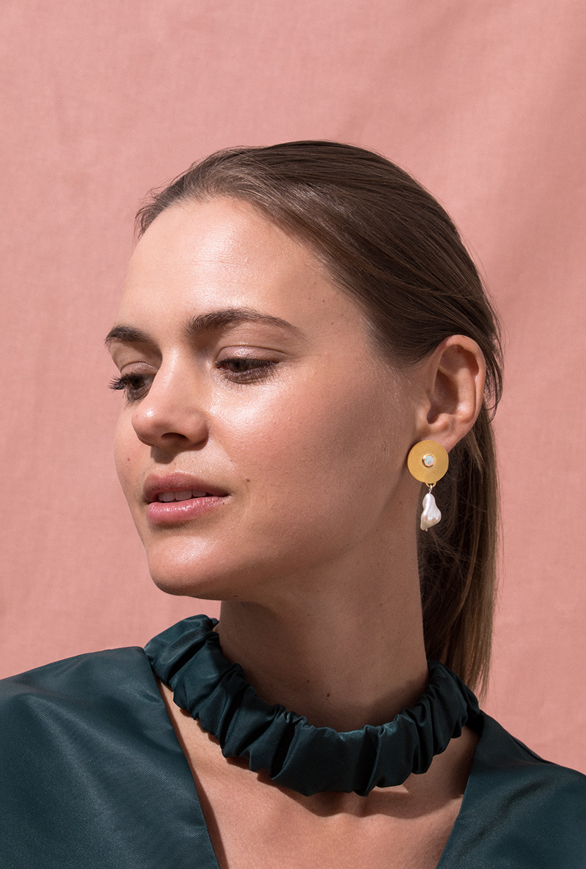 Grandfather's-Opals-number-2-Earrings-pearl-yellow-gold-Model-PDP
