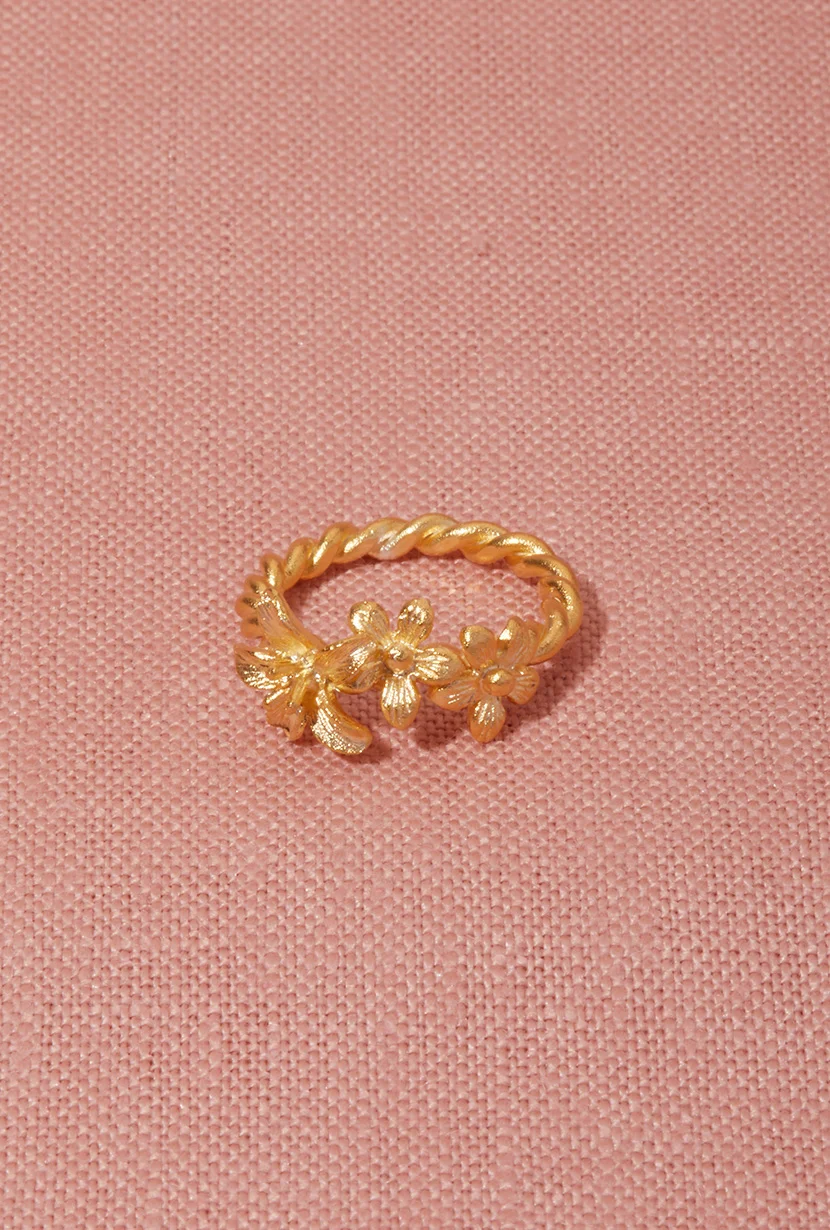 Garland-Ring-Solid-18ct-Yellow-Gold-Flatlay-PDP