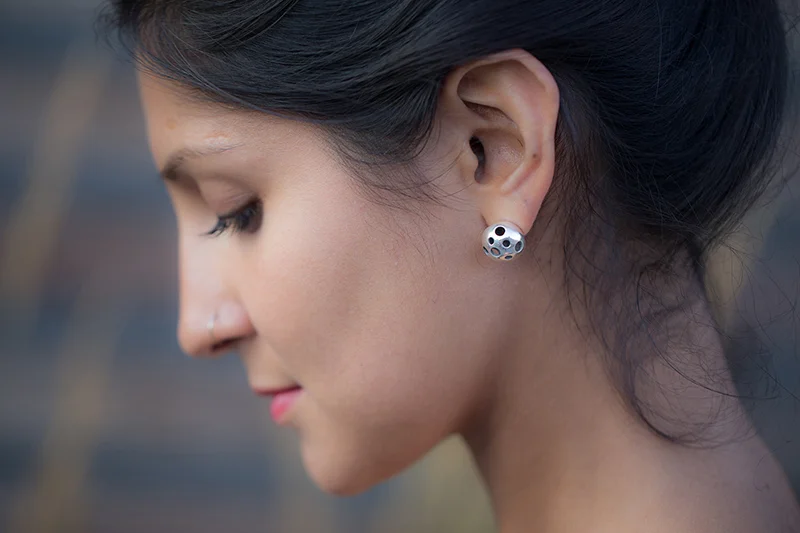 bubble earring black4.jpg