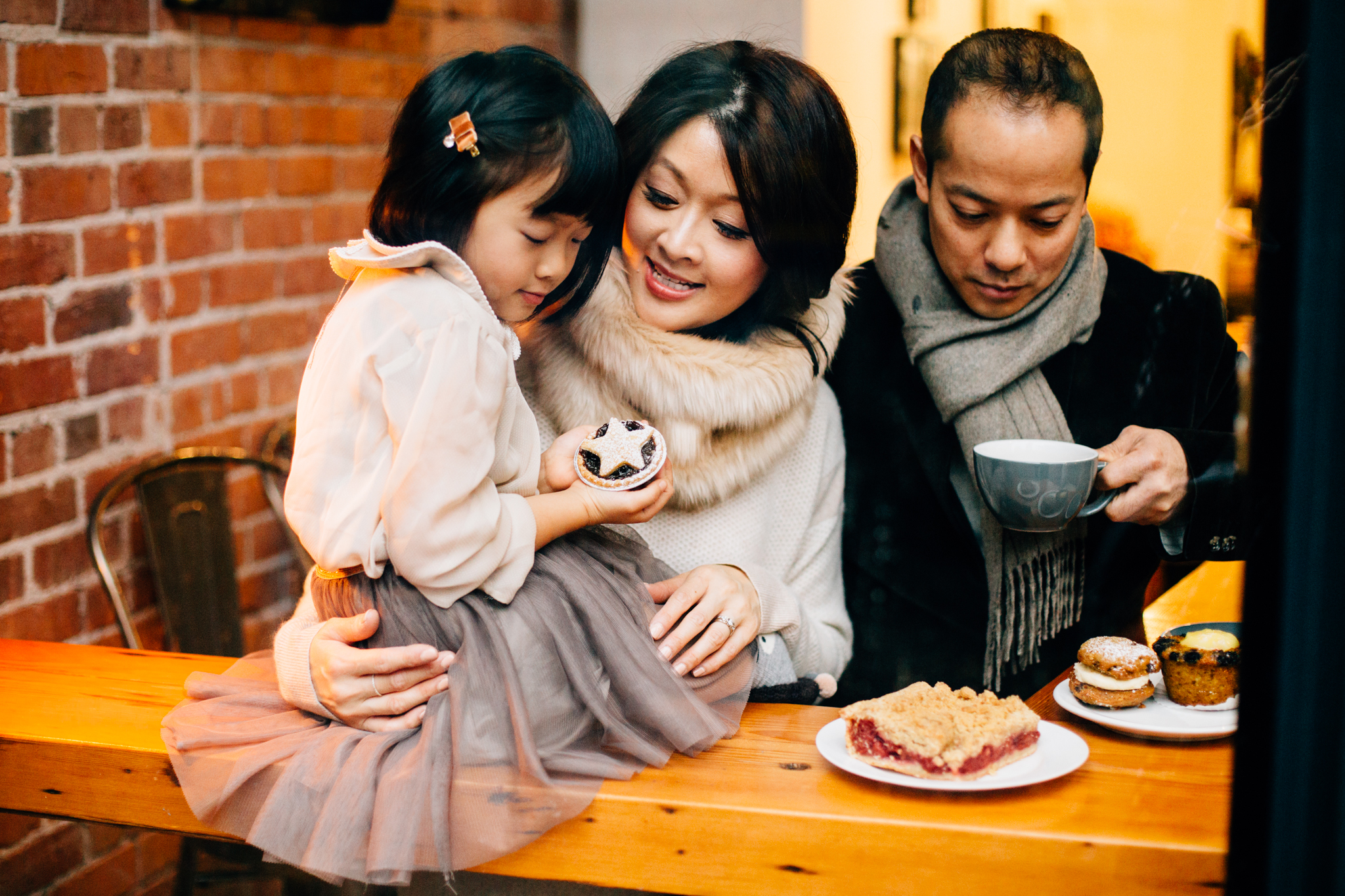 Vancouver family photographer bakery mini session.jpg