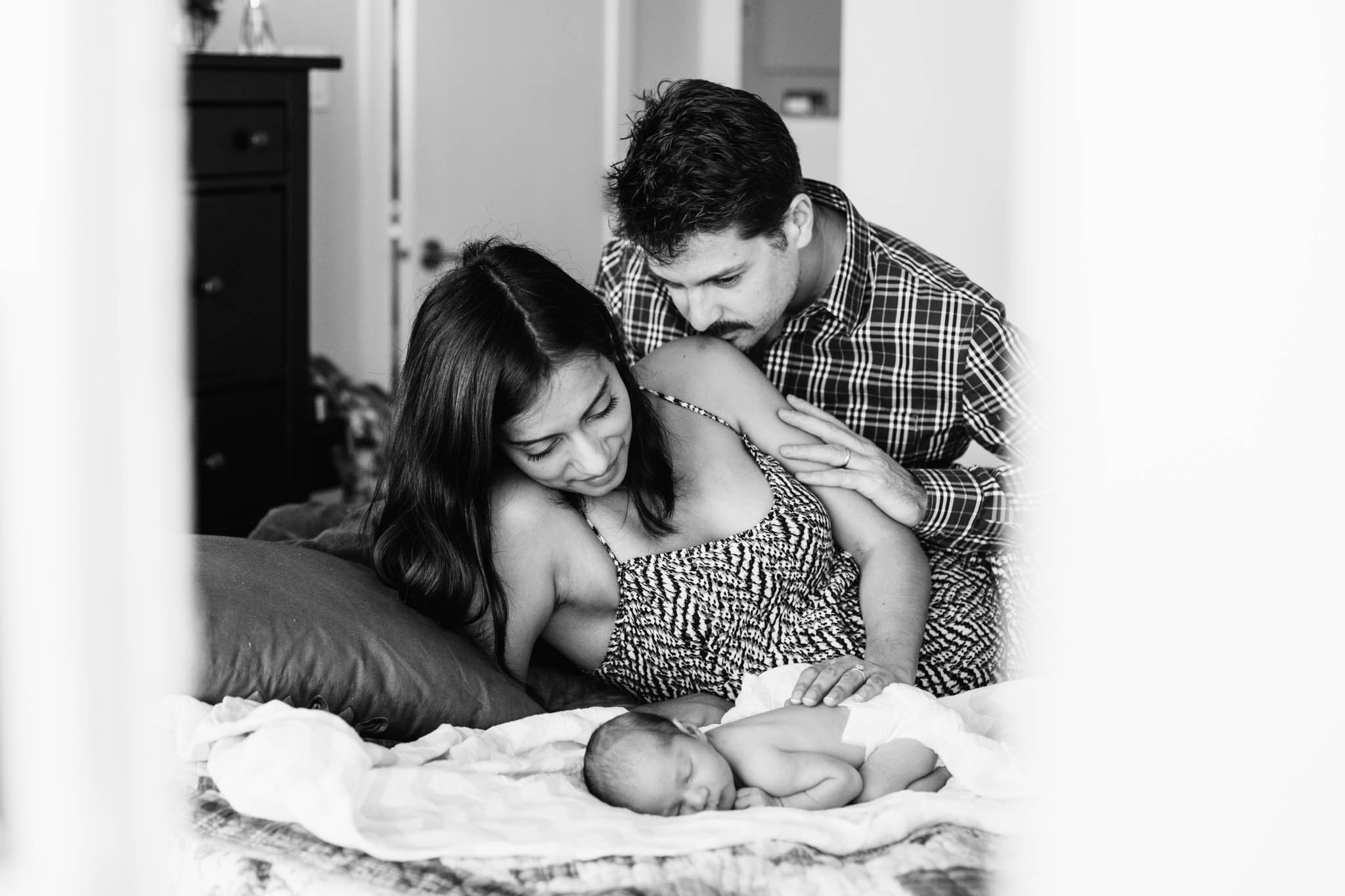 vancouver at home lifestyle newborn photographer - Emmy Lou Virginia Photography-18.jpg