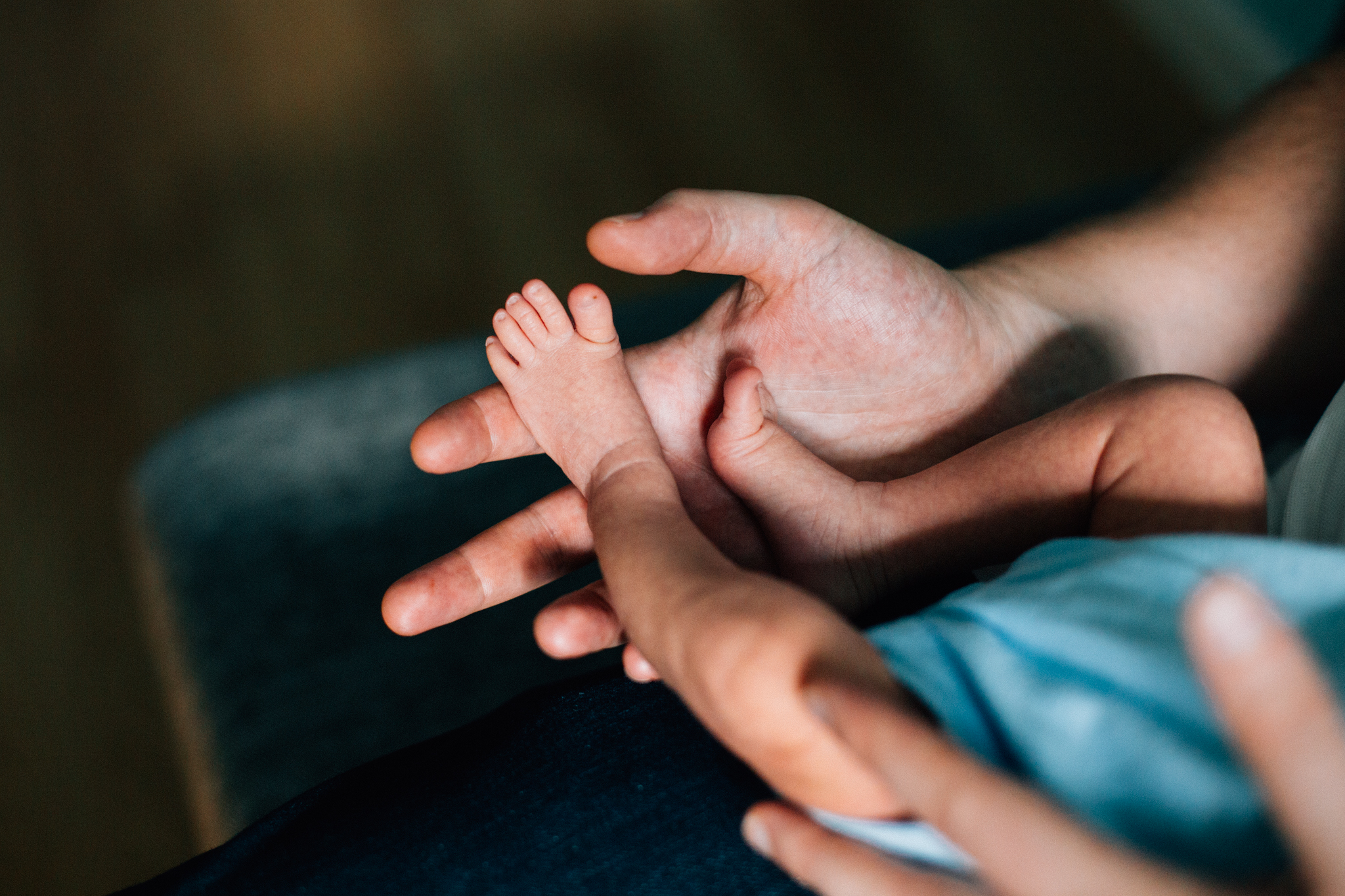 Vancouver In-home lifestyle newborn photographer-10.jpg