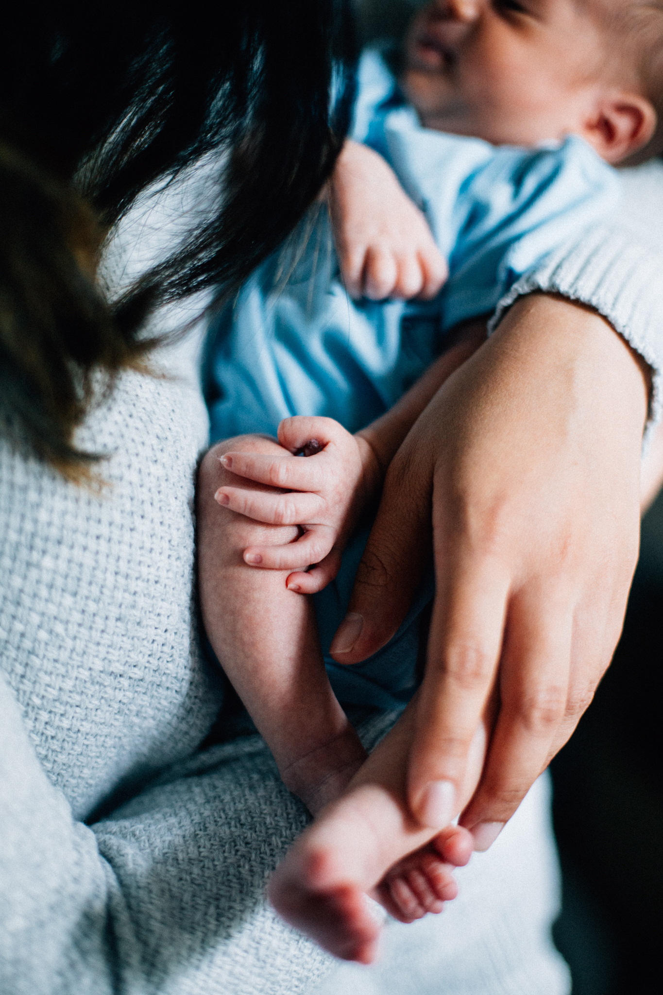 Vancouver In-home lifestyle newborn photographer-34.jpg