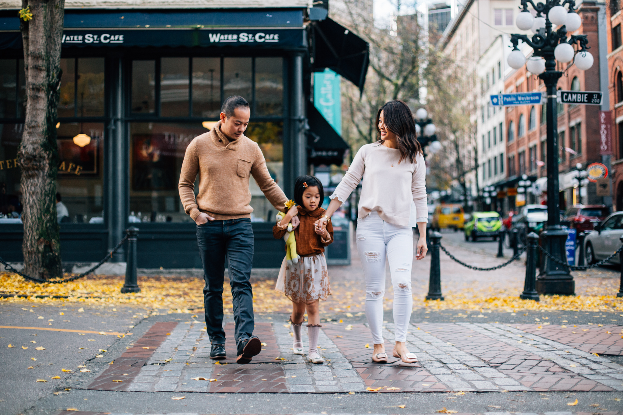 Vancouver Gastown Christmas Family Photographer-10.jpg