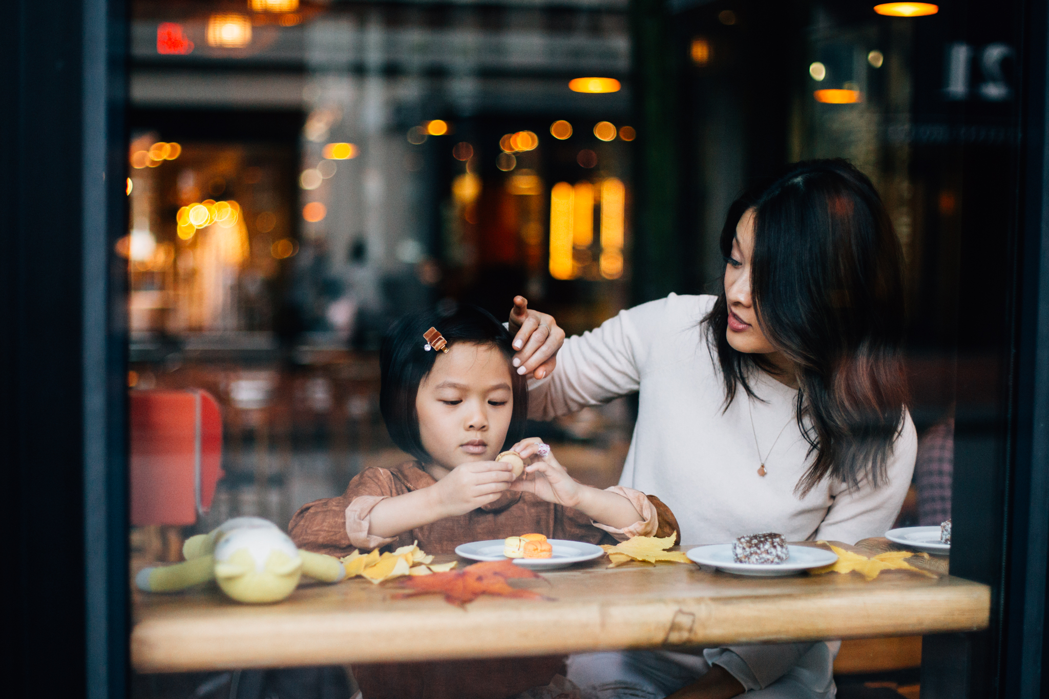 Vancouver Gastown Christmas Family Photographer-20.jpg