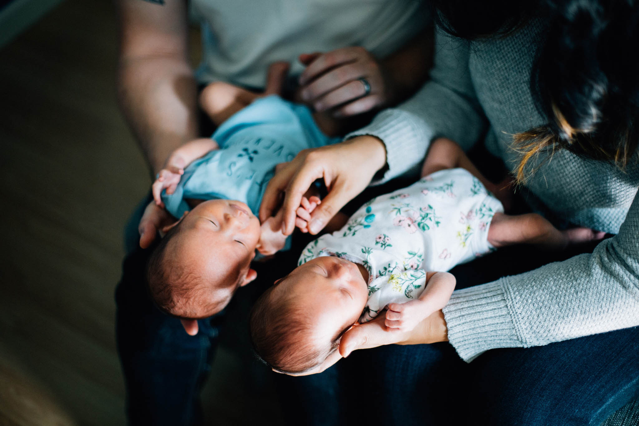 Vancouver twins lifestyle newborn photographer - Emmy Lou Virginia Photography-11.jpg