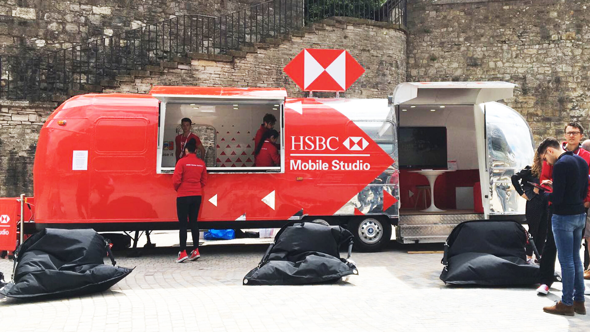 vispace-wioleta-mazurek-experiential-designer-hsbc-mobile-studio-2.jpg