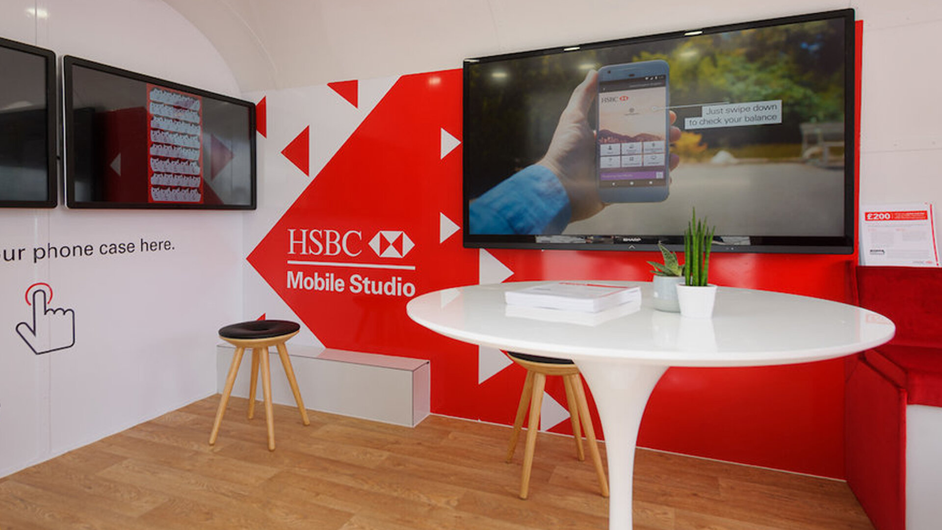 vispace-wioleta-mazurek-experiential-designer-hsbc-mobile-studio-3.jpg
