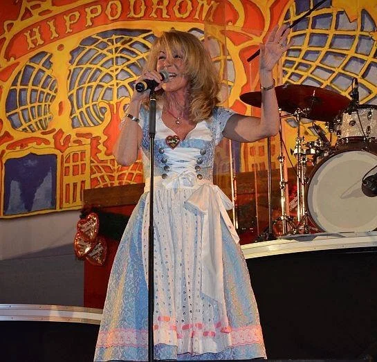 Linda Jo Rizzo at the Hippodrom