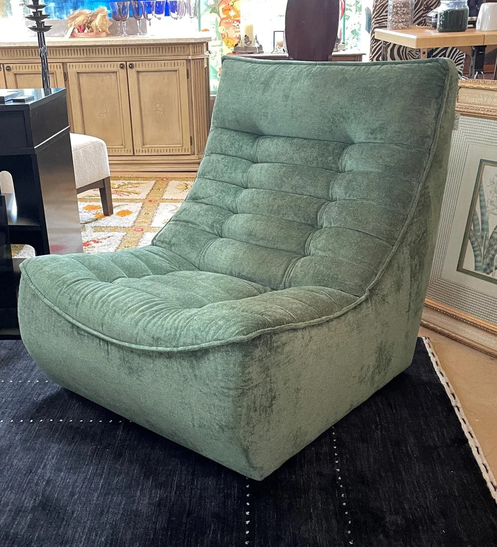 Encore Furniture Gallery-Calia Italia Modern Fox Trot Slipper Chair