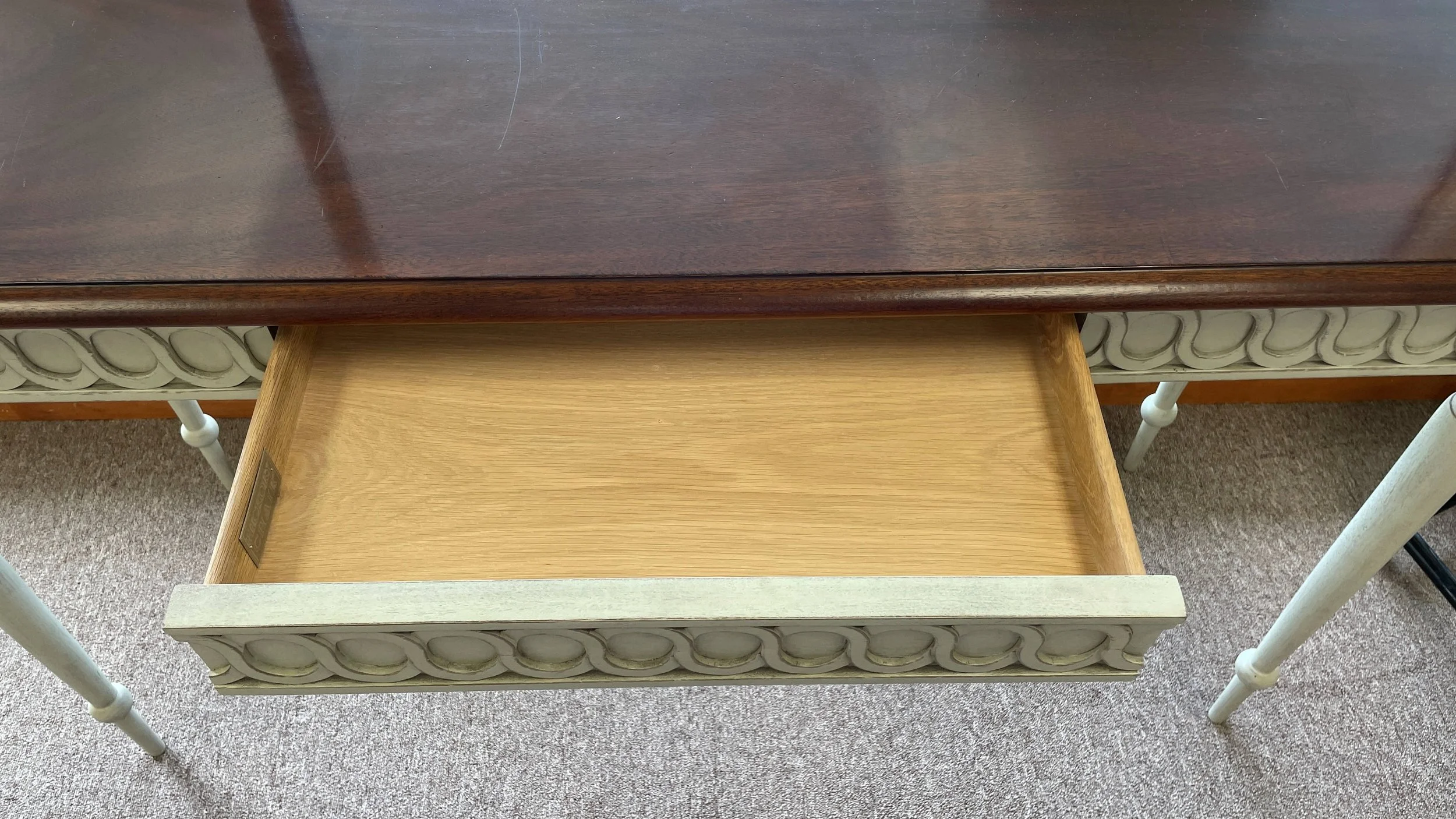 hickory-chair-mahogany-top-paint-finished-console-with-carved-circles-one-drawer 11a.jpg
