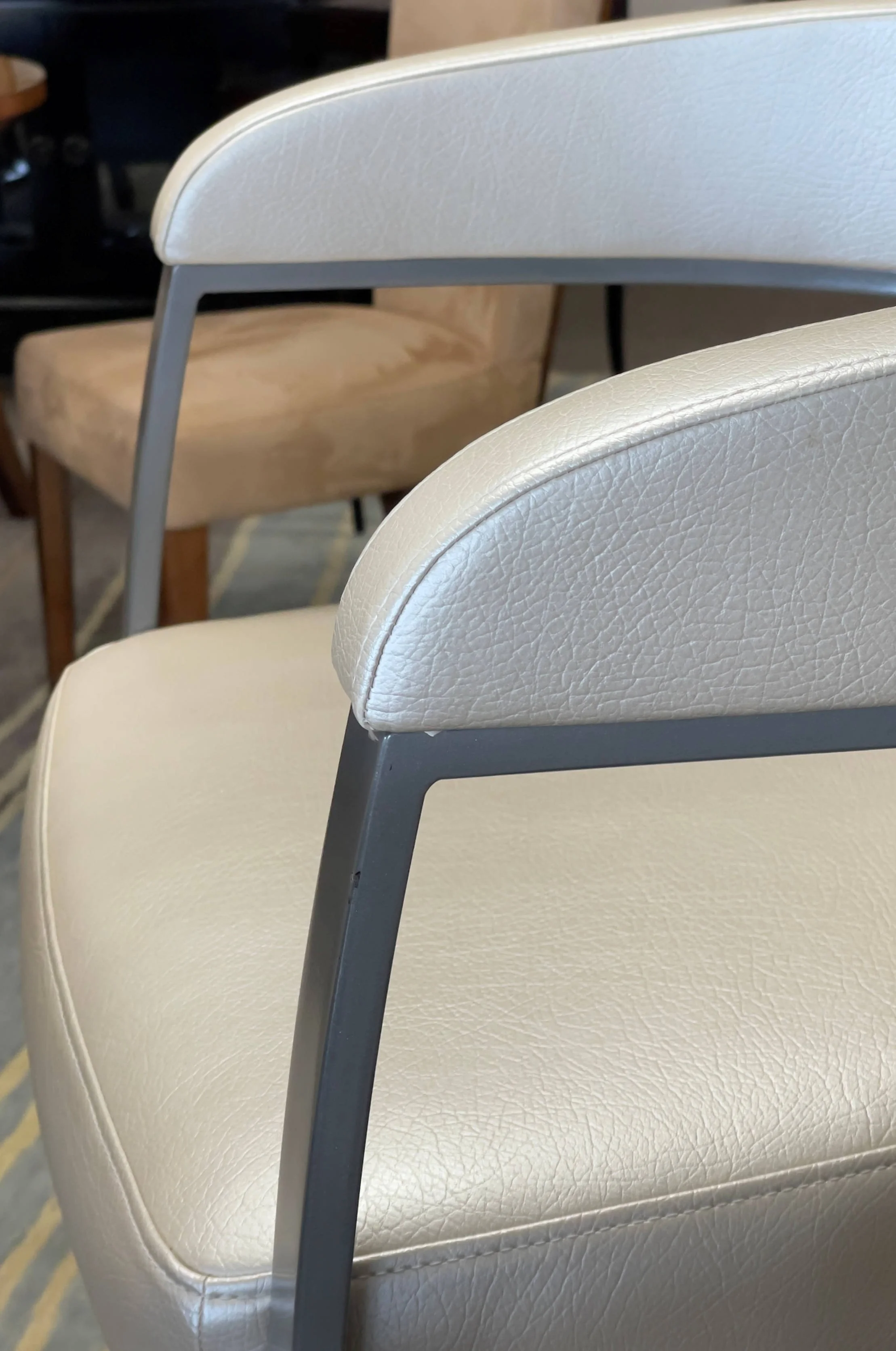 elite-modern-helix-adjustable-counter-bar-stools-set-of-4-5 10.jpg